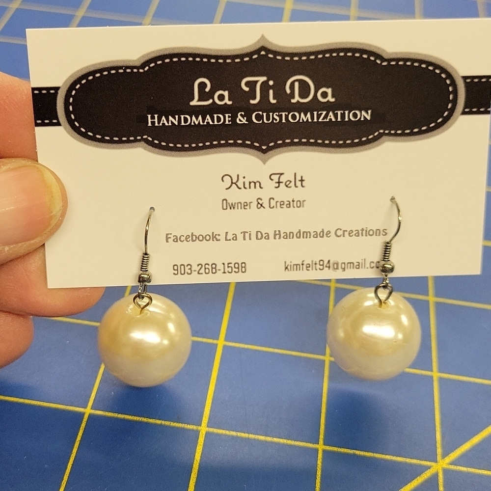 Pearl Faux Silver Tone 0.75" Dangle Round Earrings